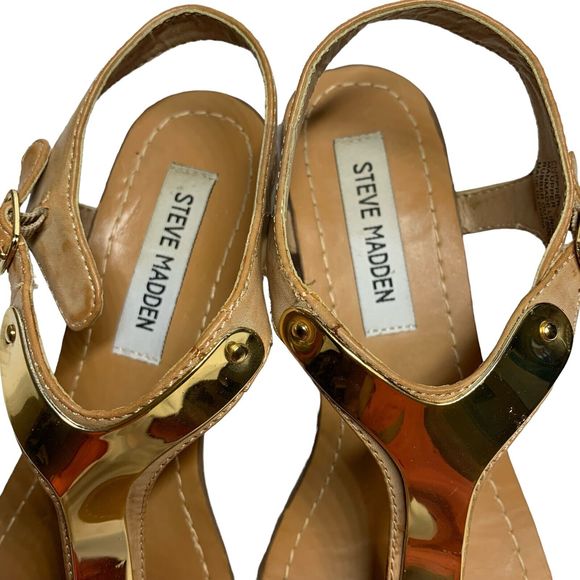 Steve Madden Gold Thong Sandals Size 6.5 1" Heel Good Condition Beachy Resort - Picture 5 of 7